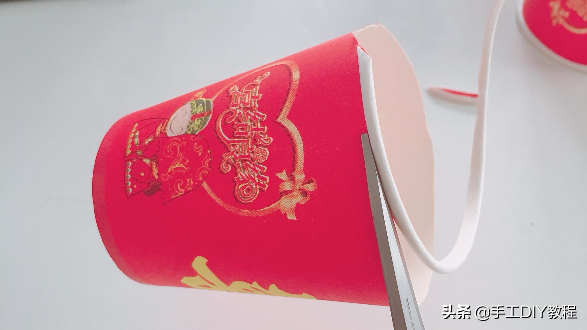 元宵节灯笼手工制作教程视频,元宵节灯笼手工制作放蜡烛教程