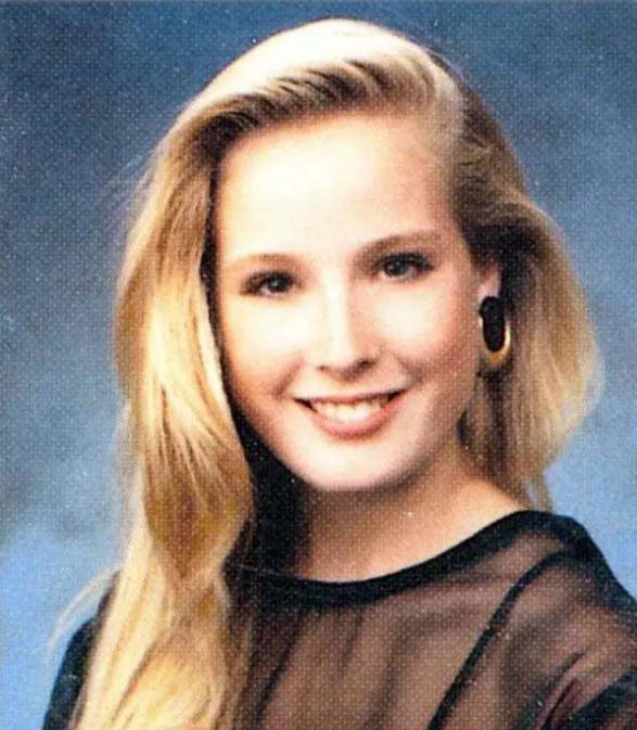 她19岁成为脱衣舞娘身家2亿,拒绝查尔斯邀约,女人都会被她迷住