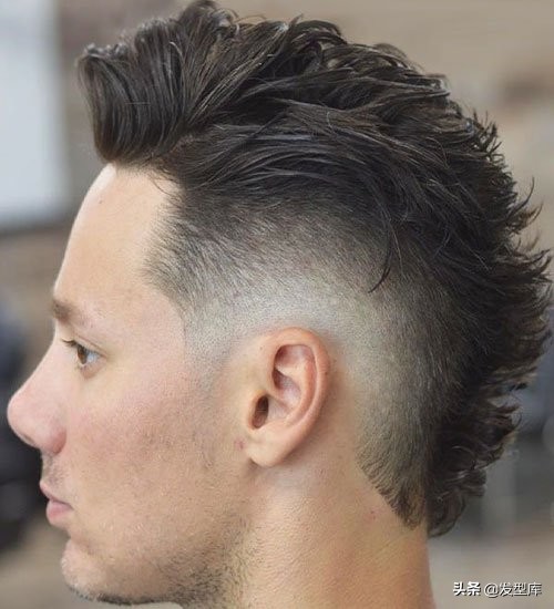 50岁鲻鱼头烫发发型,短发发型女2020流行发型鲻鱼头