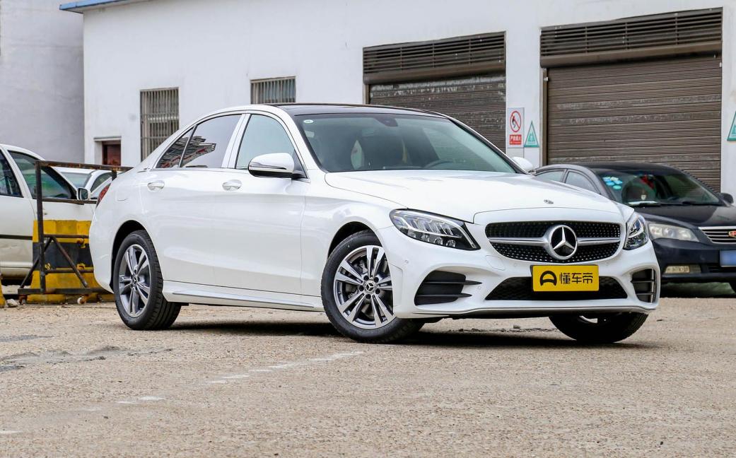 奔驰c200点评,奔驰c200内饰后座图片