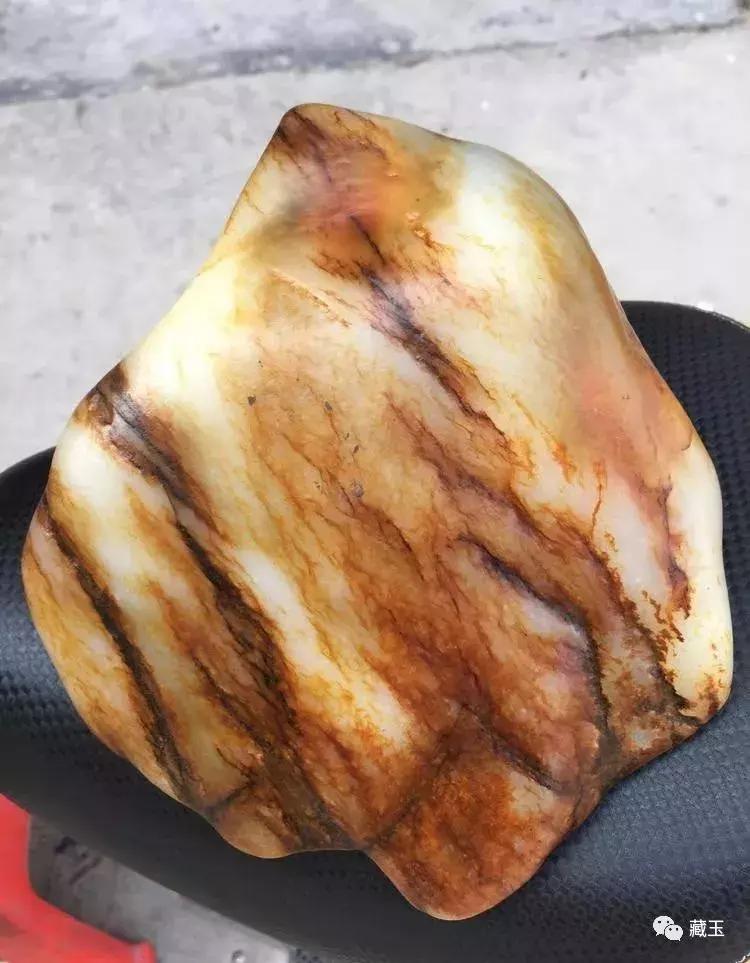 俄料和田玉为什么比较便宜 (俄料和田玉真的盘不出来吗)