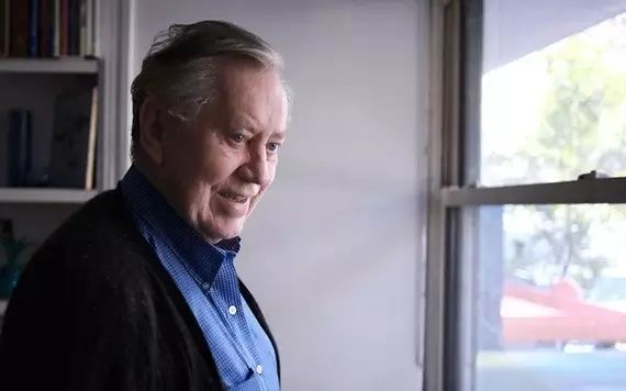 戴15元手表,却秘密捐出560亿:人活到极致,一定是素与简