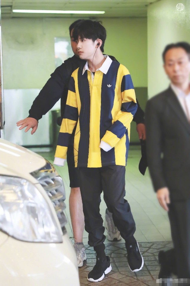 易烊千玺和香港资深演员见面,易烊千玺在香港优秀吗