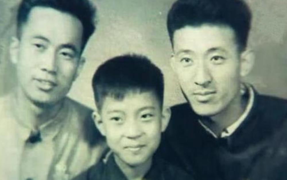 冯巩搭档牛群：被质疑贪污，64岁节目中晕倒，这些年他有多惨？