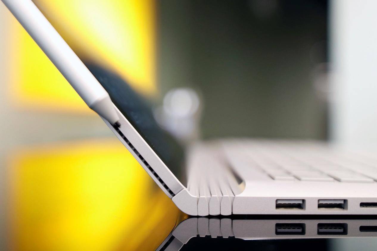 surfacebook2上市时间,surfacebook2现在还值得买吗