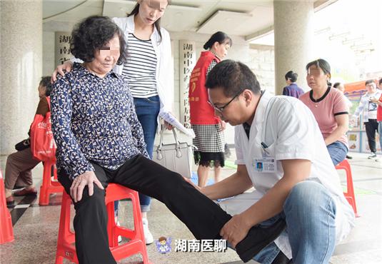 鸡眼贴治不治脚茧,贴鸡眼膏鸡眼老不好咋办