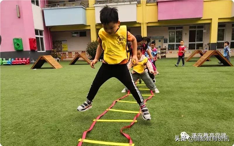 蓬安县城东幼儿园足球比赛,南充市幼儿足球展示活动