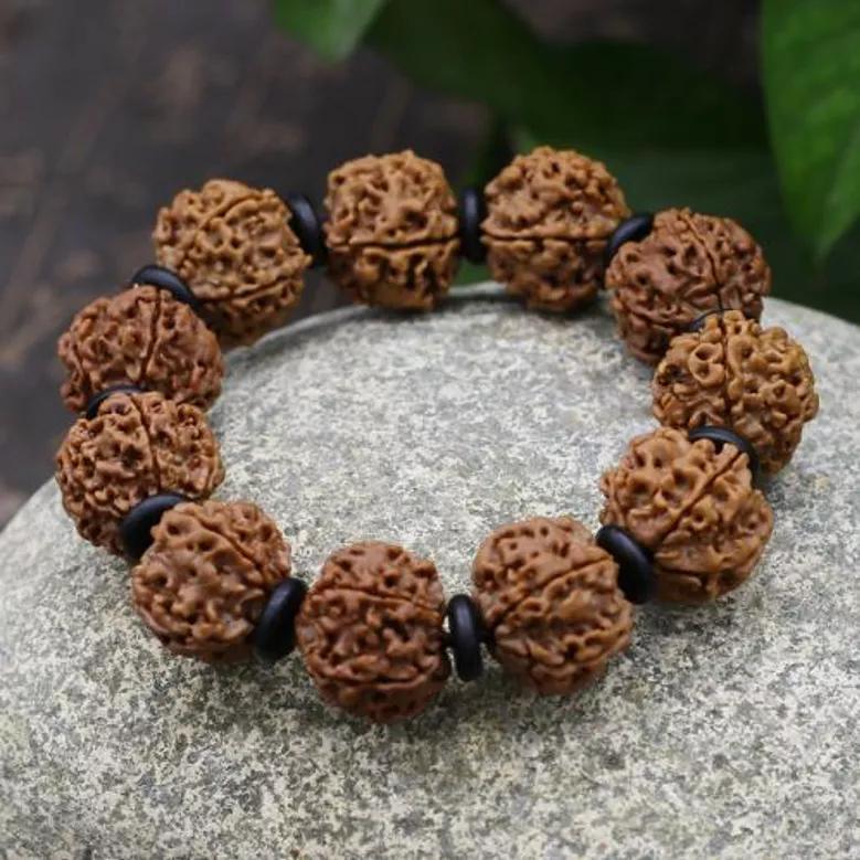 河南小伙亲赴尼泊尔农村，论斤收金刚，转手一颗卖30万给中国人