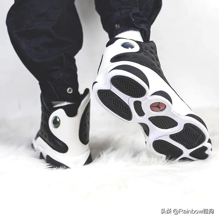 玫瑰金丝绸、反转熊猫还有黑丝绸？一月份待发售的鞋款狠货不少