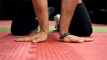 卧推怎么调整手腕,做卧推手腕疼怎么办