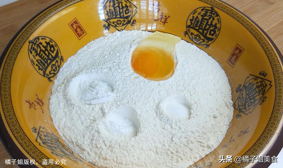 油条最简单的做法用面粉做的,油条最简单的做法300克