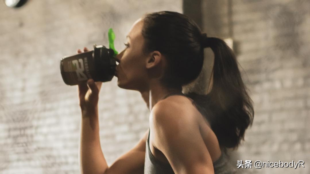 锻炼蛋白粉什么时间喝效果最好,如何知道健身自己喝蛋白粉有效果
