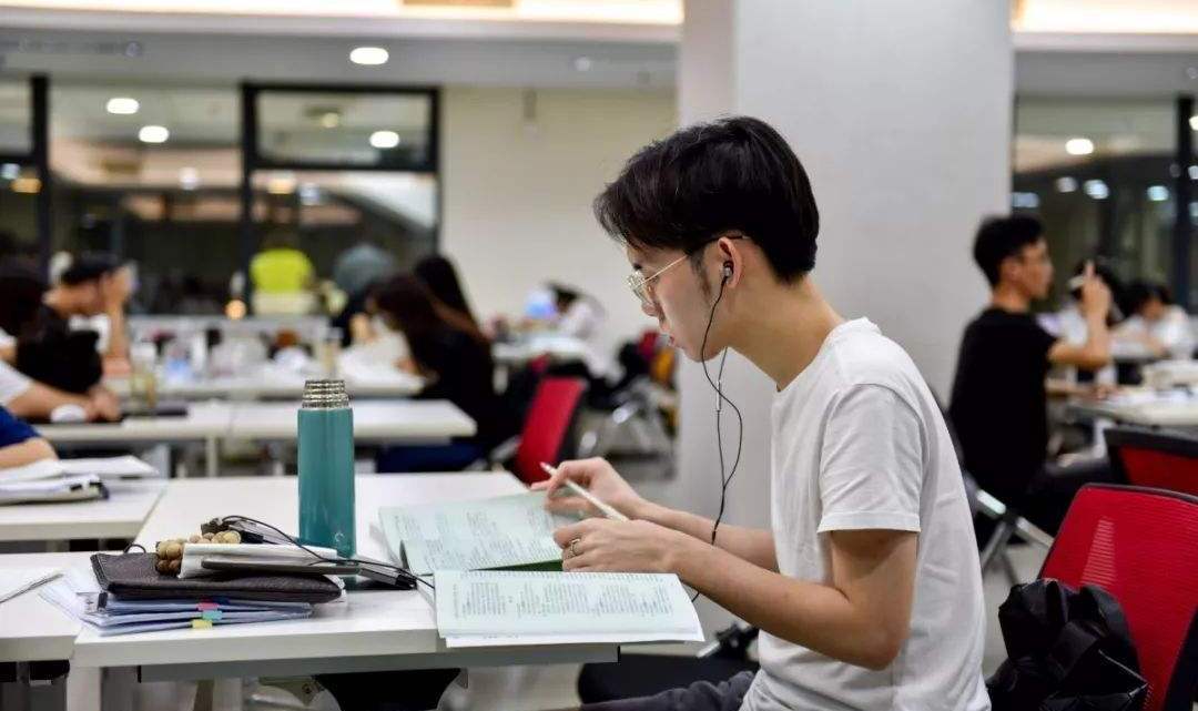 读了大专可以不用进厂吗,读了专科没前途吗