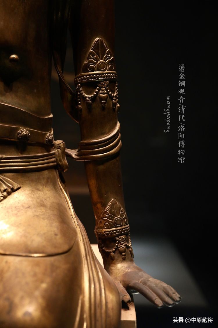 洛阳博物馆专门为二十多件珍宝成立了一个展馆