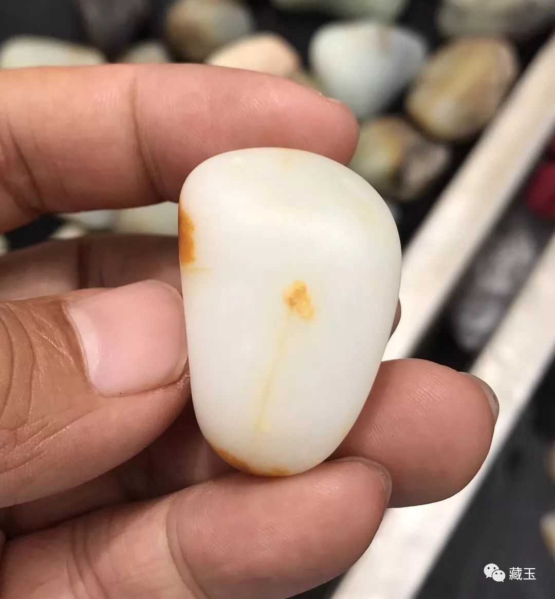 和田玉光白籽料特点,和田玉颜色白的好吗