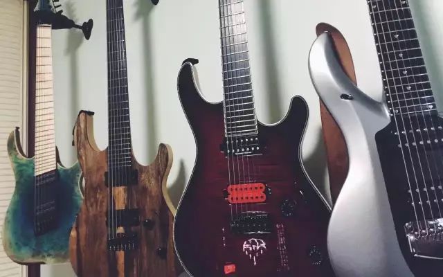 学会了吉他就会弹贝斯吗,弹贝斯和弹吉他的区别