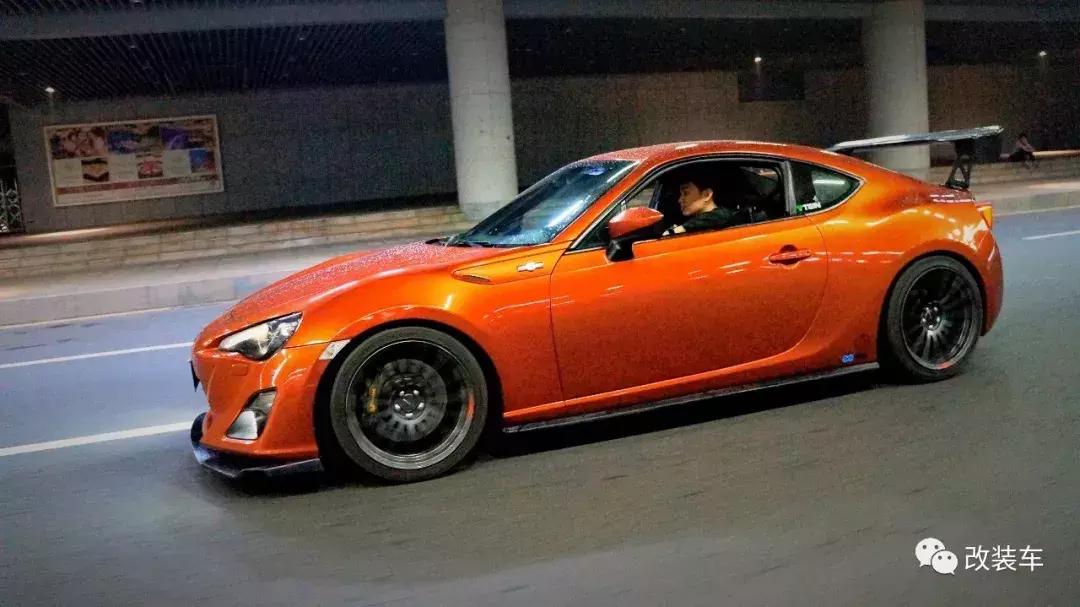 丰田86轮毂装18寸还是17寸好,丰田86加宽体