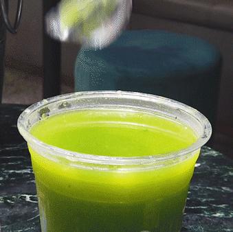 卖出50w+杯的『原谅绿』果汁，男生都不好意思喝…