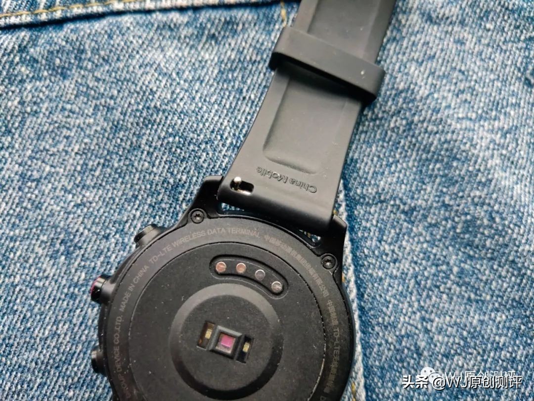 能打电话的手表颜值高,很耐摔的智能手表