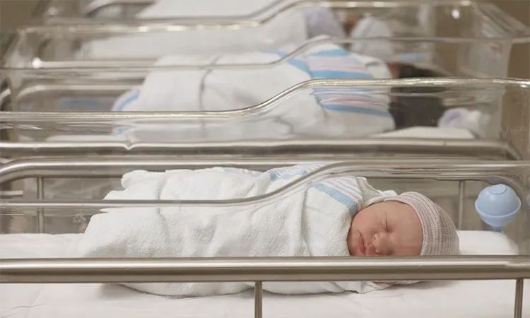 华科最新论文显示新冠病毒不会母婴传播，但不排除接触感染