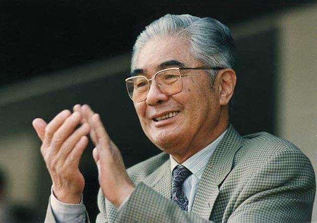 1986年,*小平邓**在京会见荣氏家族:你们就像杨家将,是有功的