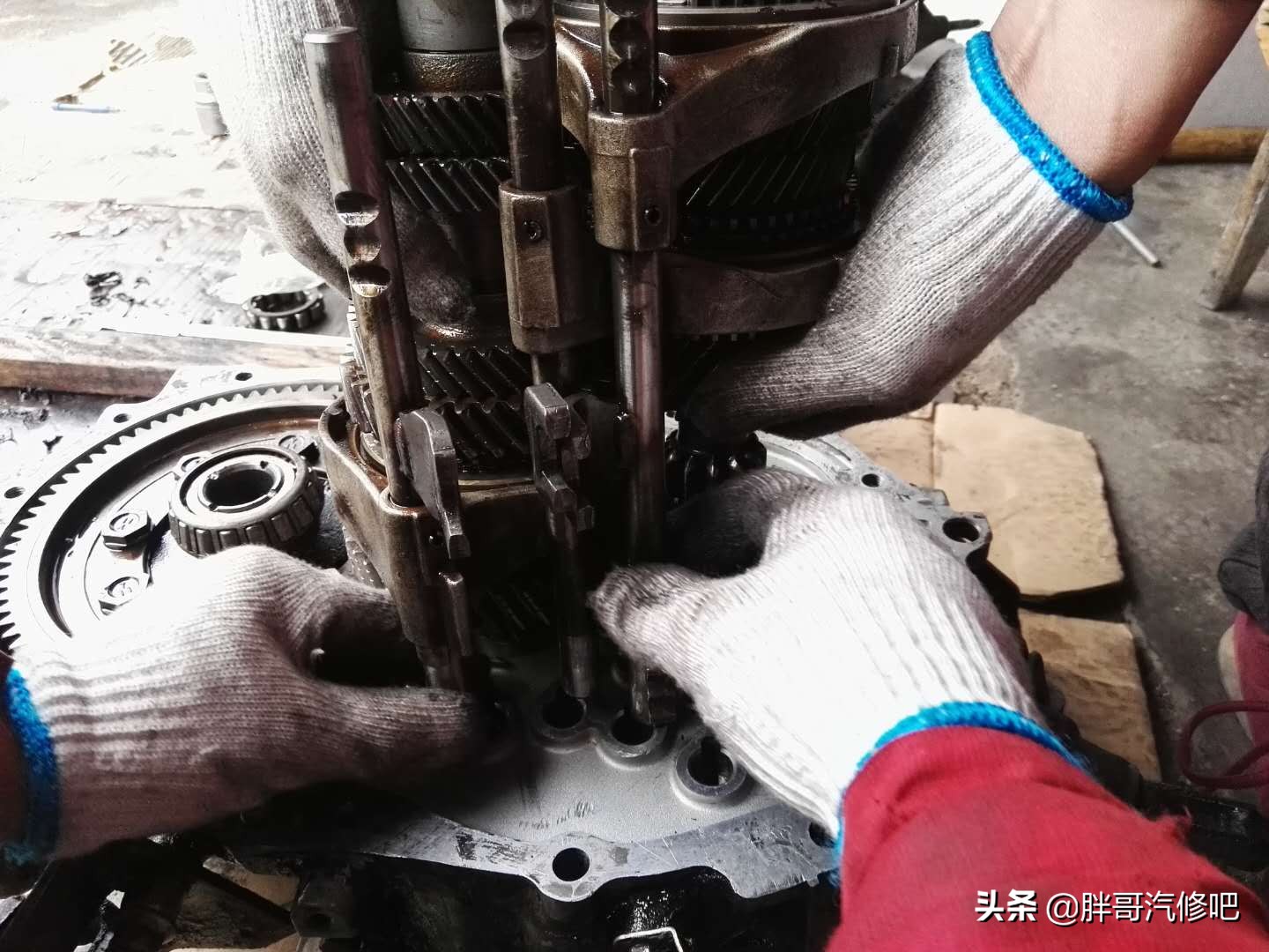 变速箱拆解全部过程,一个垫片搞定手动变速箱异响