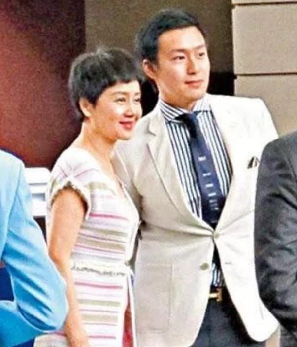 何超盈过往恋情,何超盈爱情史