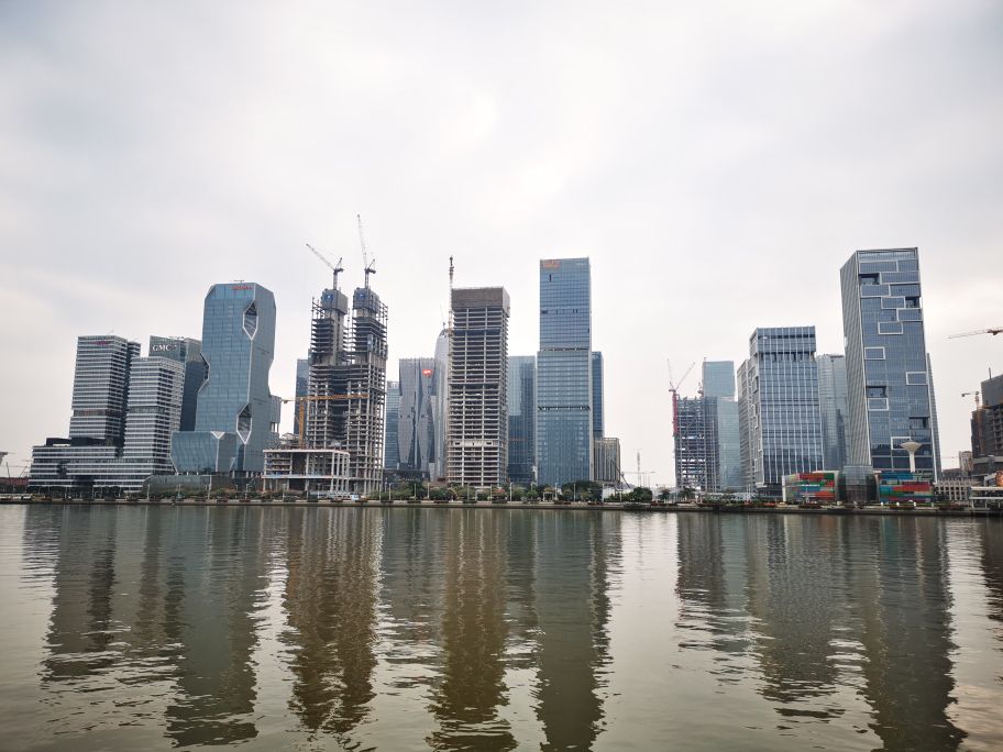 经过三个阶段，再看身边朋友的经历，发现以后买房得跟着产业走