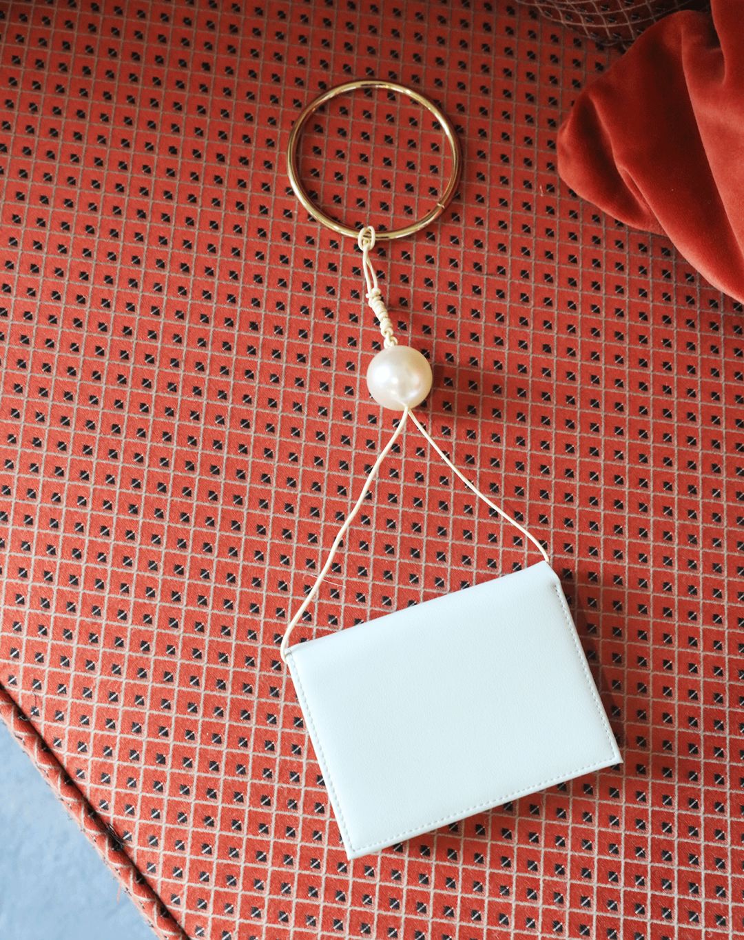 废旧纸袋如何做收纳包包,大牌纸袋斜挎包包改造教程