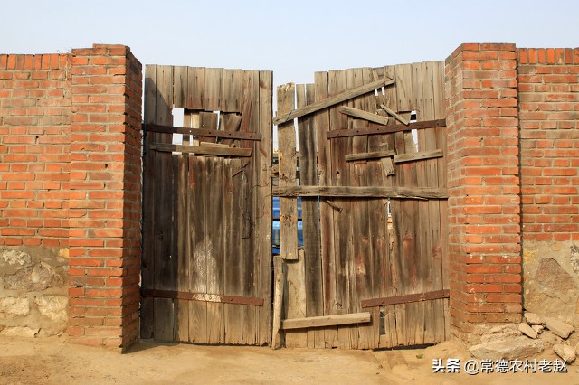 农村自建房不锈钢门多少钱一平米,农村建房铝合金门多少钱一平