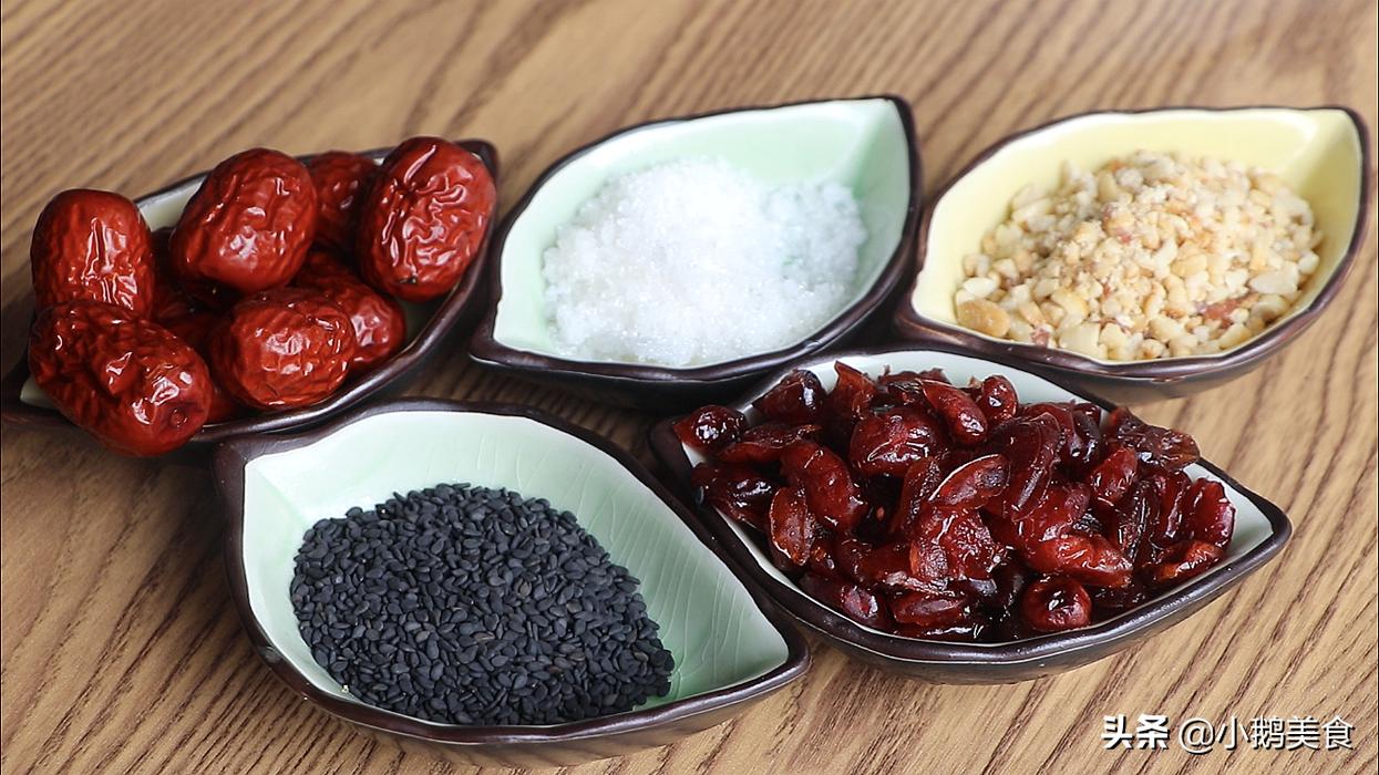 如何用糯米粉做好吃又简单的美食,蒸熟的糯米粉最家常的做法