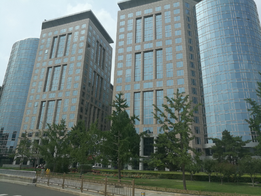 北京市中心著名的商业街：金街是王府井大街，银街是东单大街