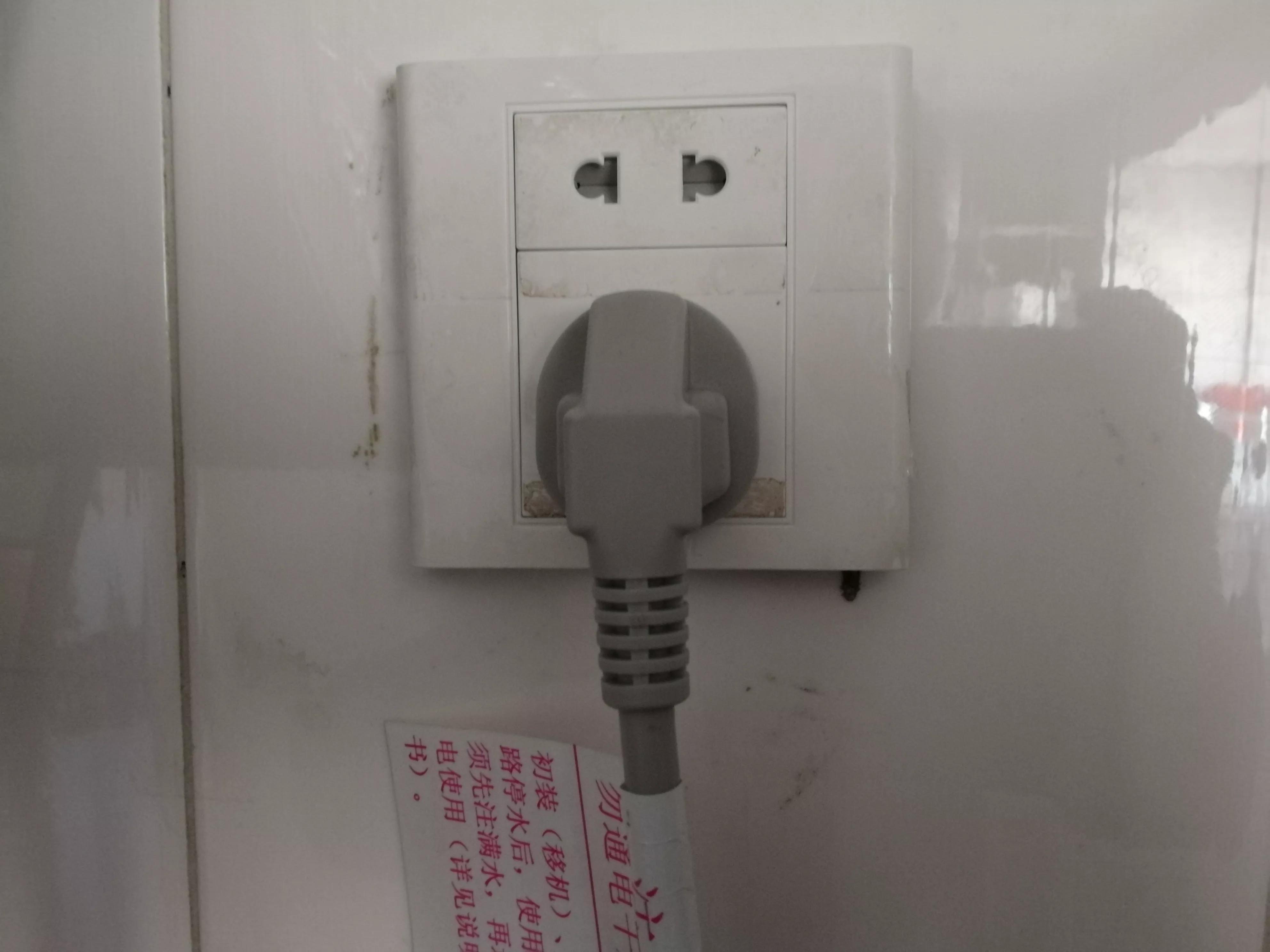 墙壁上插座的固定螺丝坏了怎么修,插座暗盒螺丝滑丝了怎么办