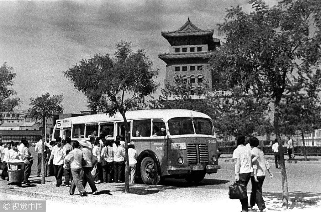 70张照片合集视频,70年衣食住行对比图