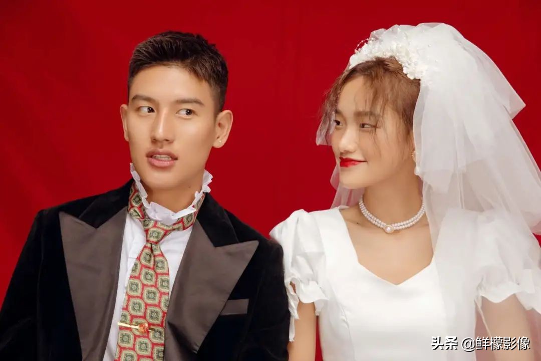 结婚纪念照怎么拍最美,穿黑色衣服拍结婚证件照好看吗