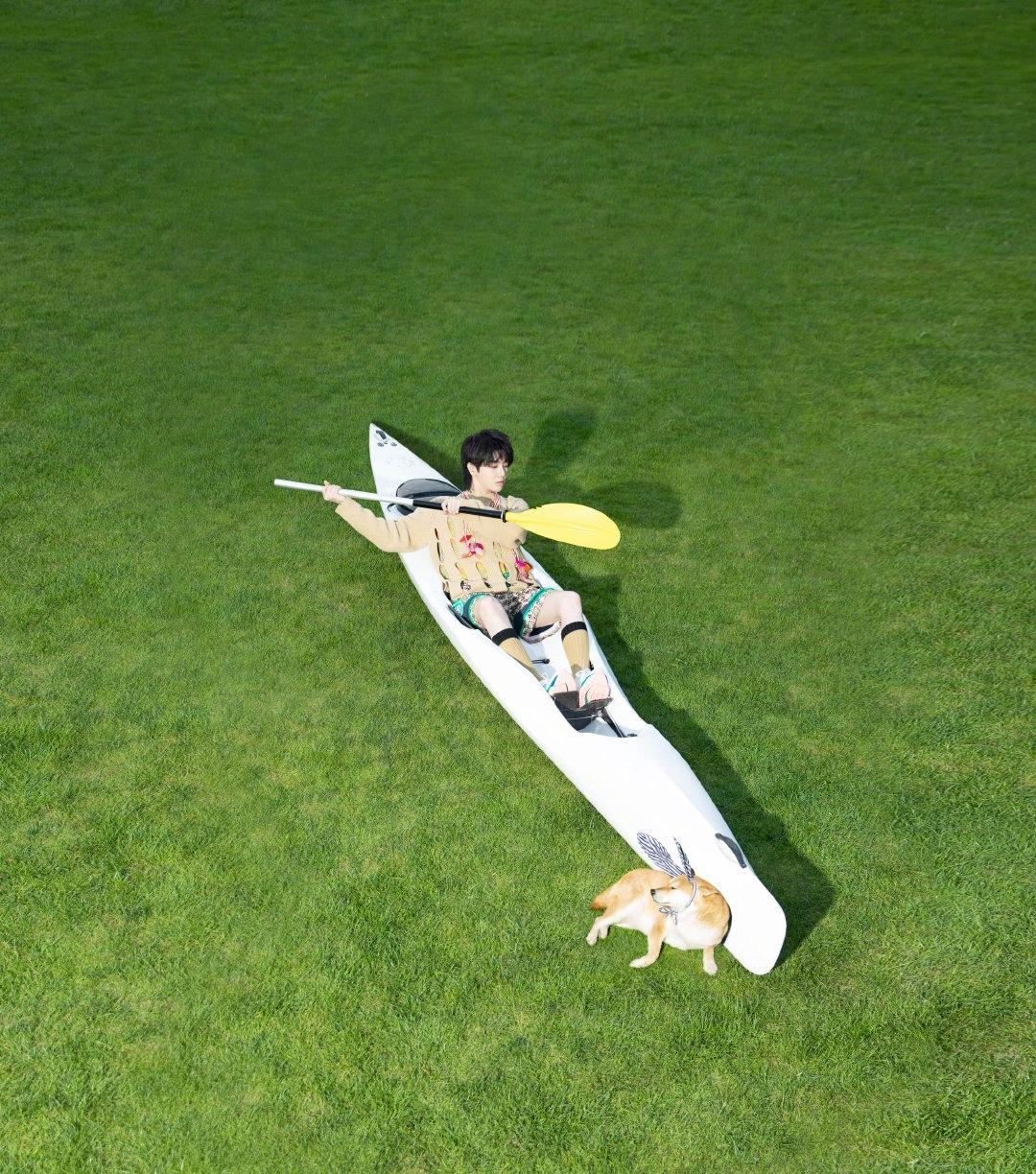 华晨宇头戴兔耳朵发箍 (华晨宇戴墨镜)