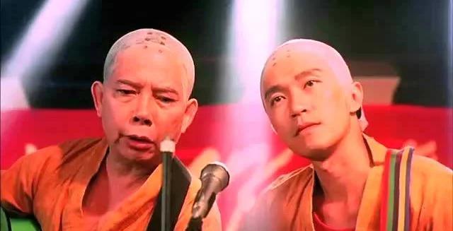 少林足球周星驰经典镜头,少林足球大师兄和星爷对话扫厕所