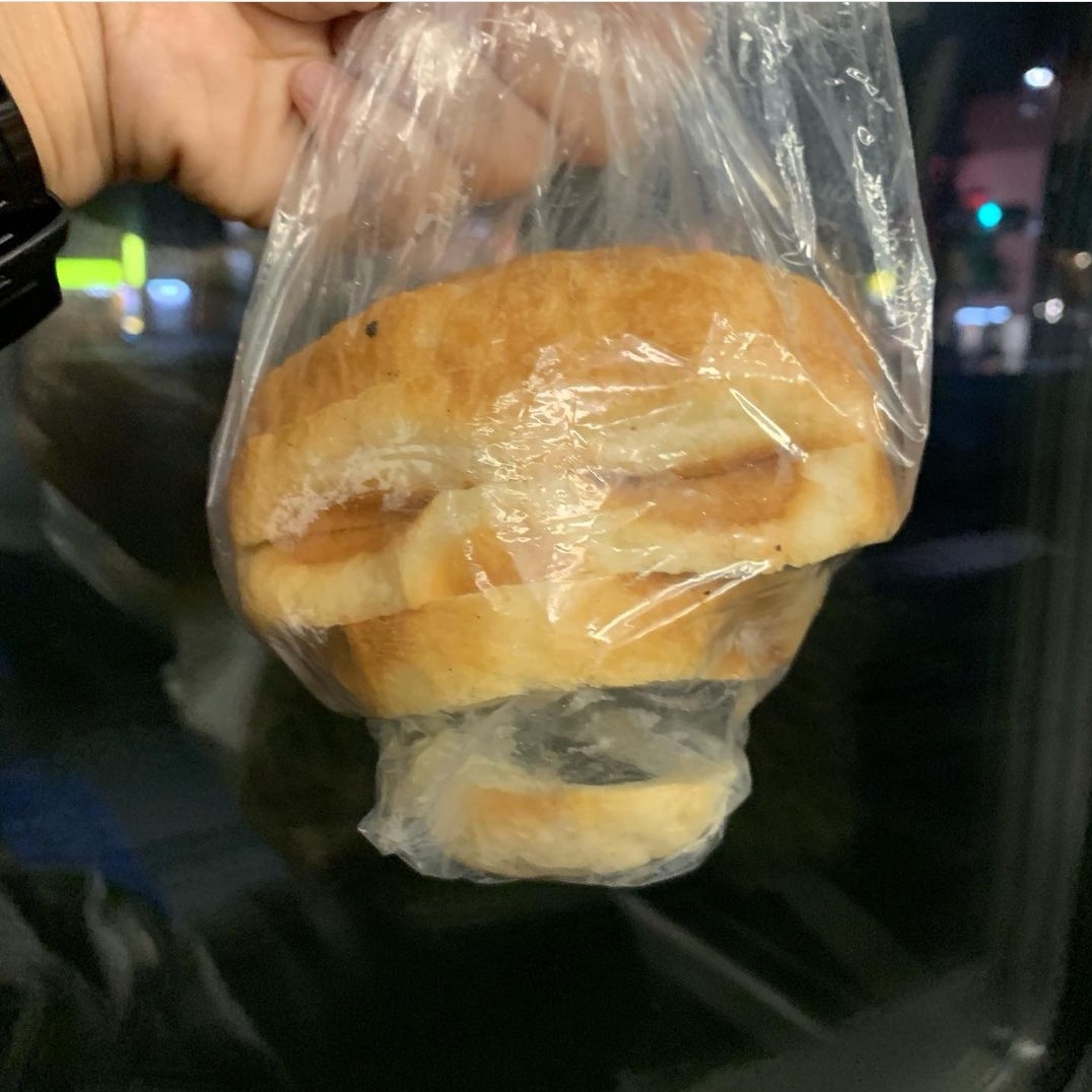 日本面包店推出“骷髅面包”引发顾客抢购，顾客：每日限量一个