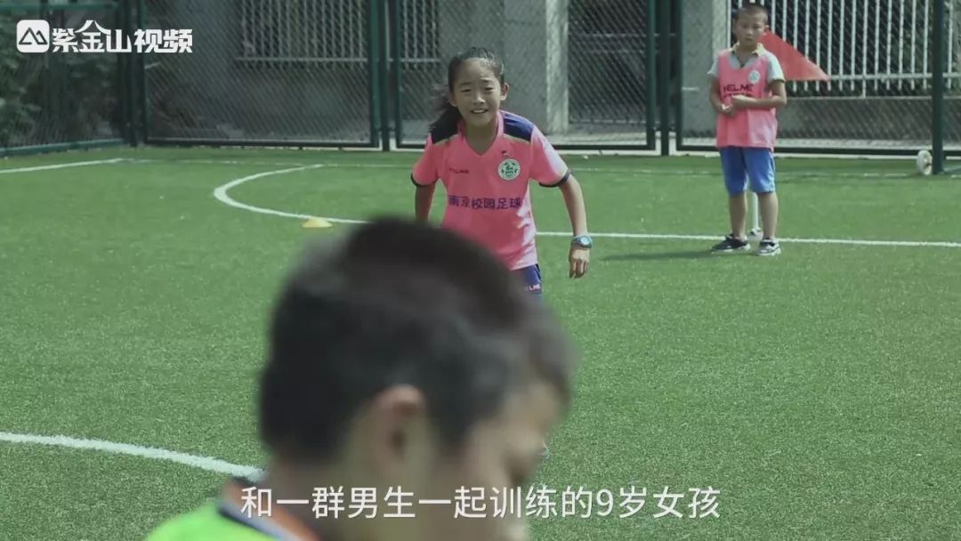 14岁女孩足球梦,一个小女孩和她的梦