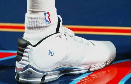 狼王加内特穿过的球鞋,球鞋加内特