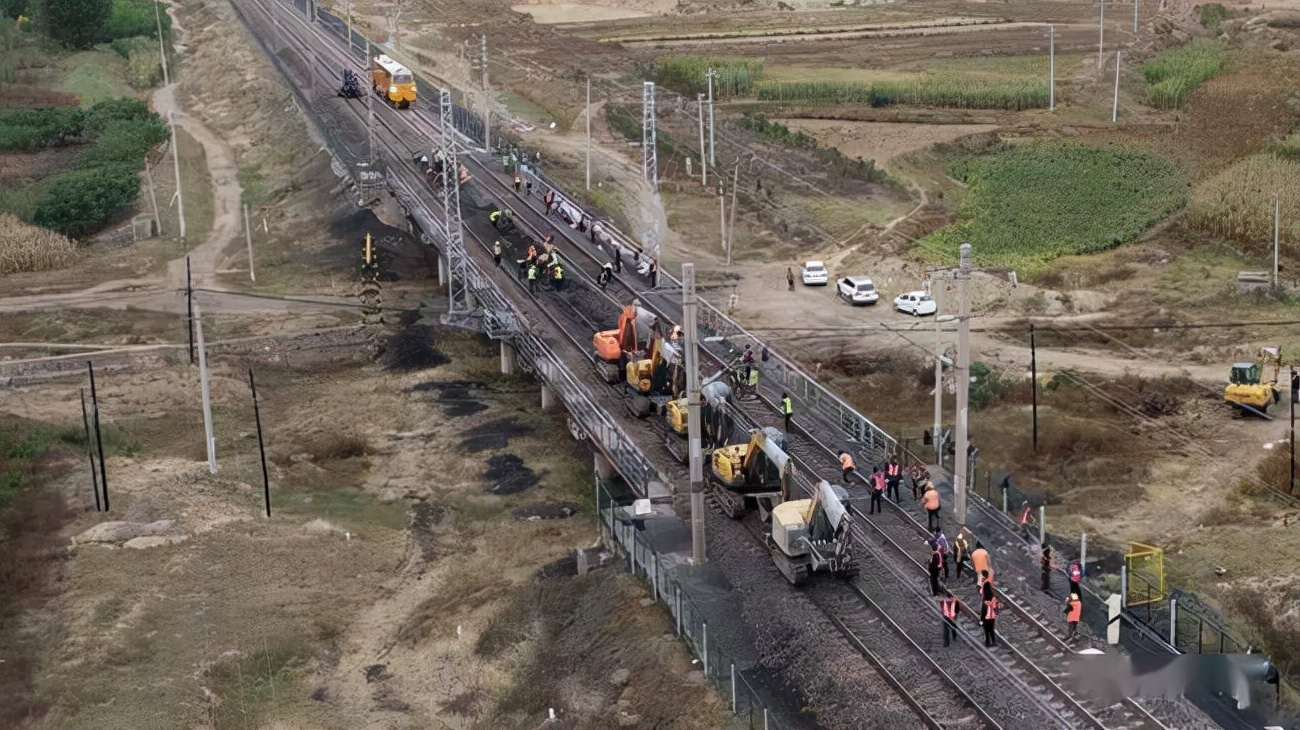 中国铁路建设成就,中国大秦铁路的辉煌历史