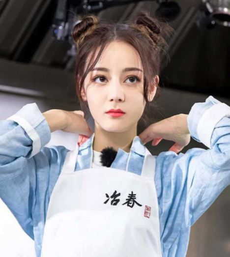 三岁的哪吒小爷有多潮？眼线腮红丸子头