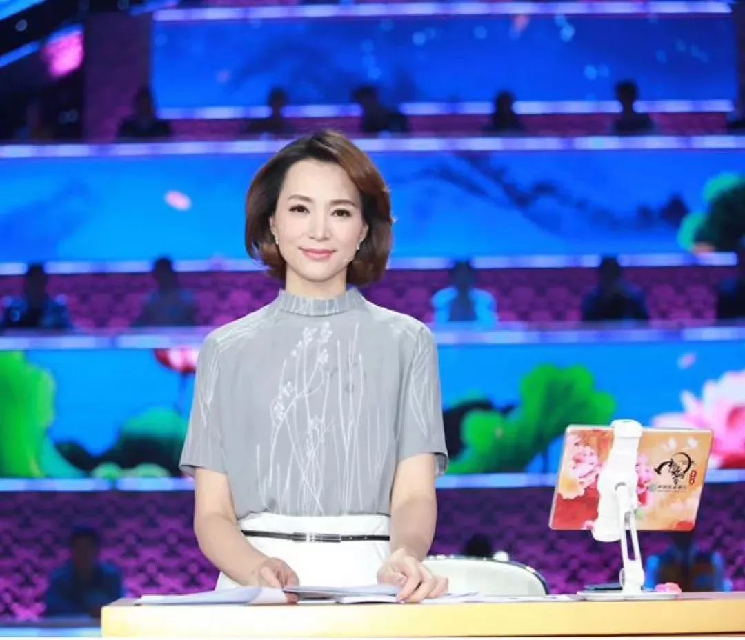 47岁董卿最惊艳的穿衣,董卿日常穿搭