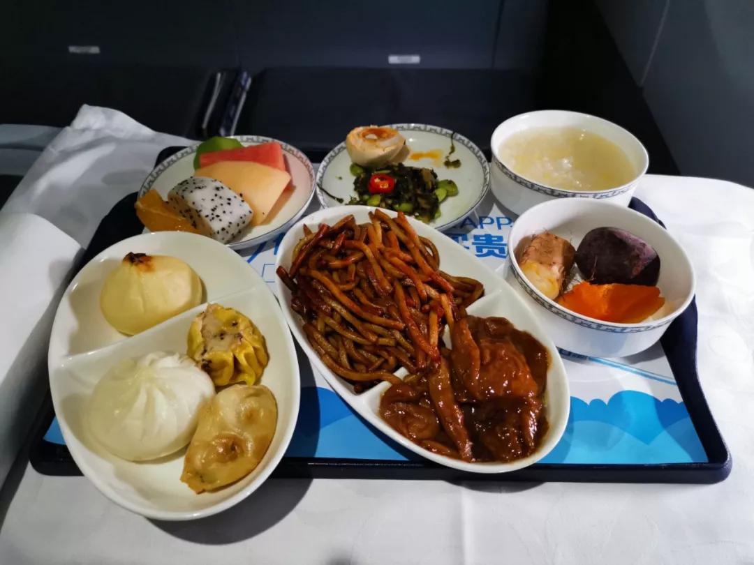 东航南航经济舱对比,东航南航公务舱休息室