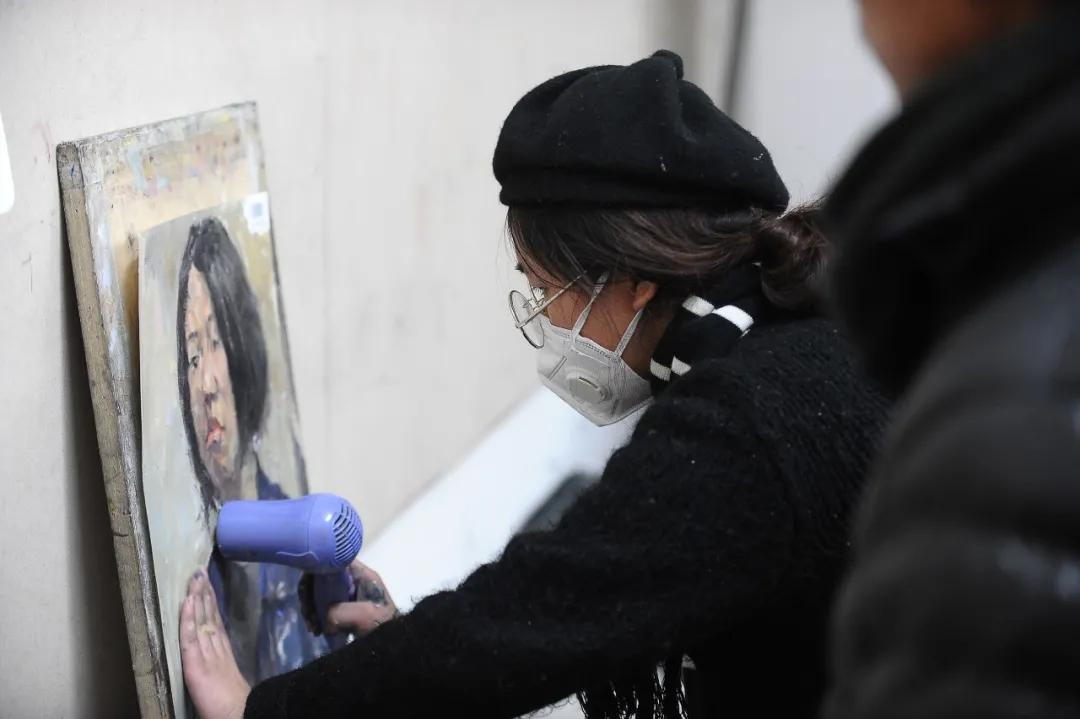 2000块钱的吹风机跟100的区别,2000元的吹风机