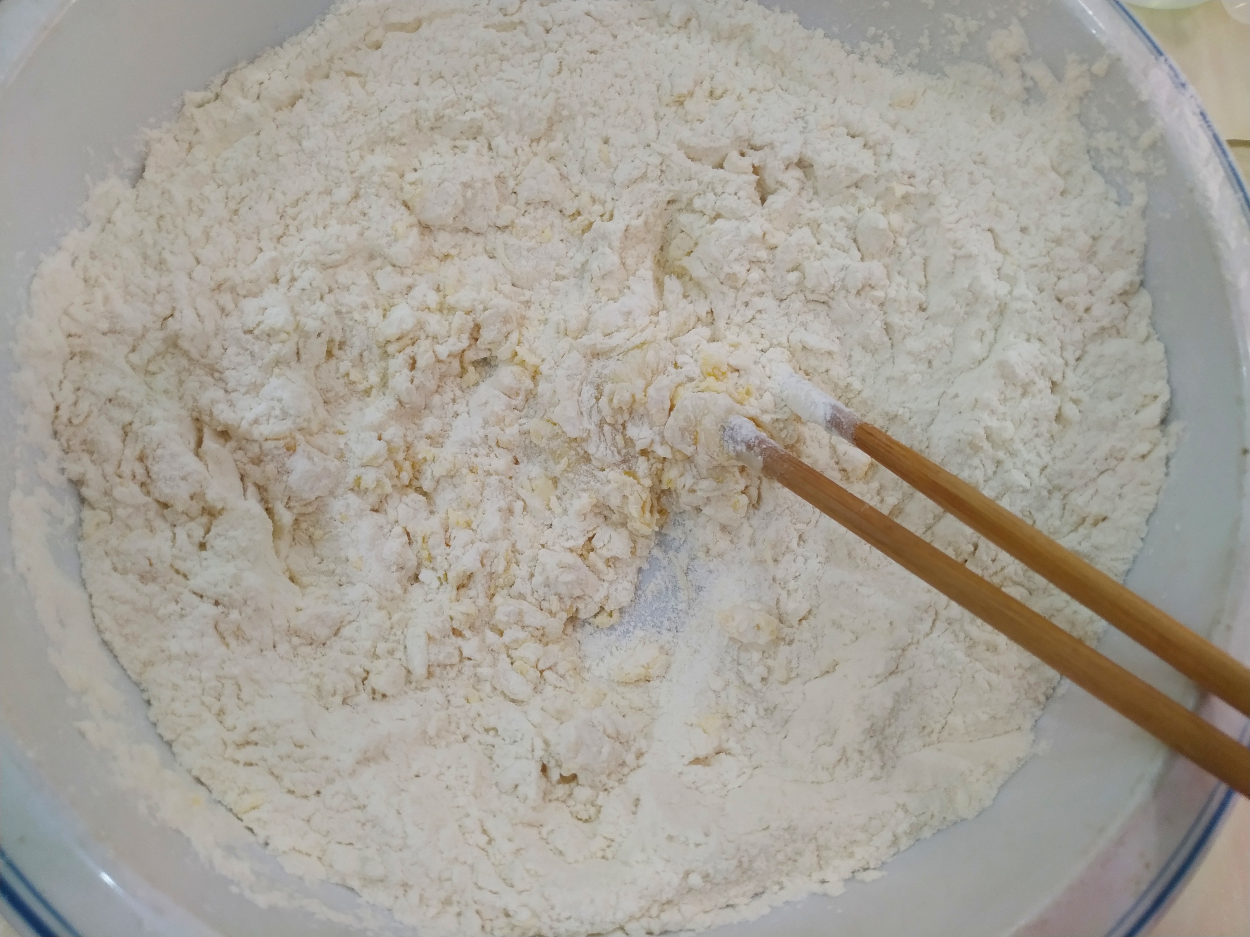 炸油条用脆皮油条粉还用放酵母吗,炸油条酵母碱油条店老板教你做法