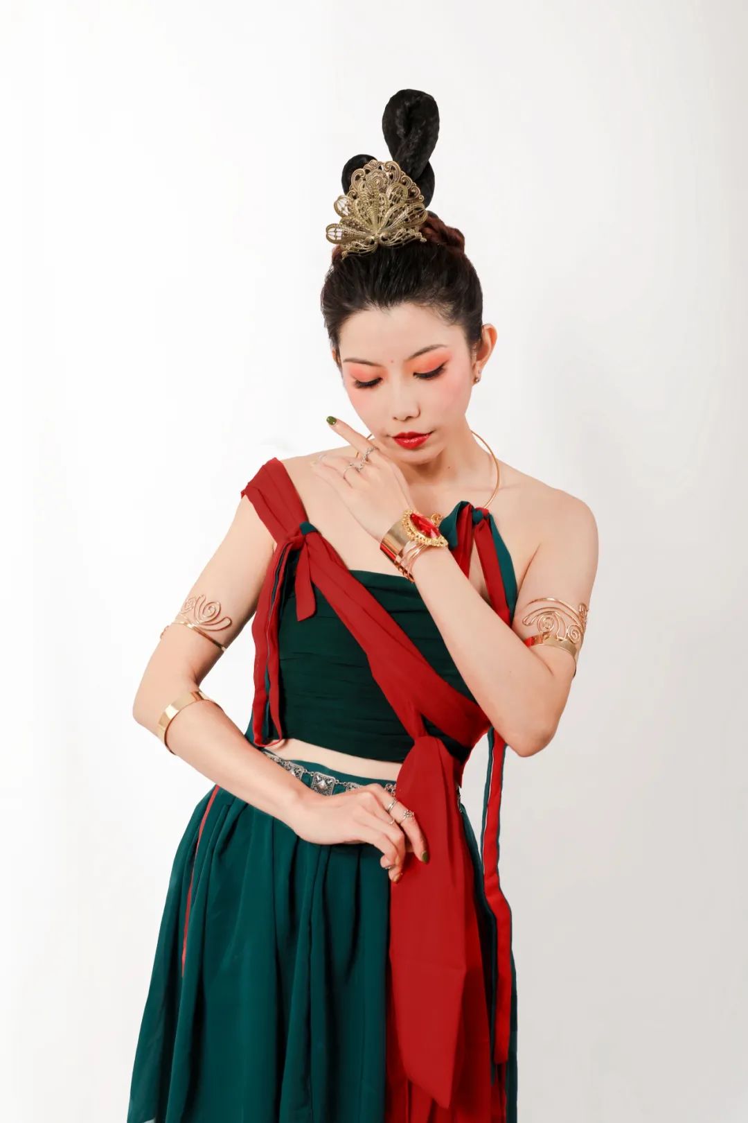 何灏浩：水中*物尤**，人间女神