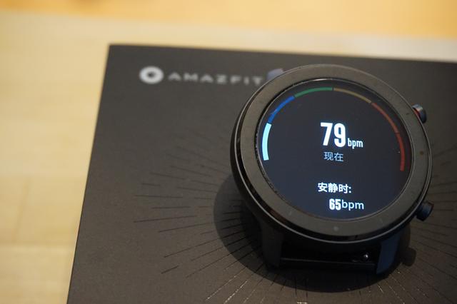 applewatch能和哪款手表相媲美,有了智能手表还要买智能手环