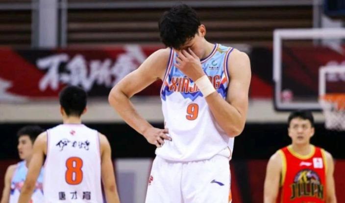 周琦事件篮协也有错，工资帽设置不合理，超级球员拿600万太少