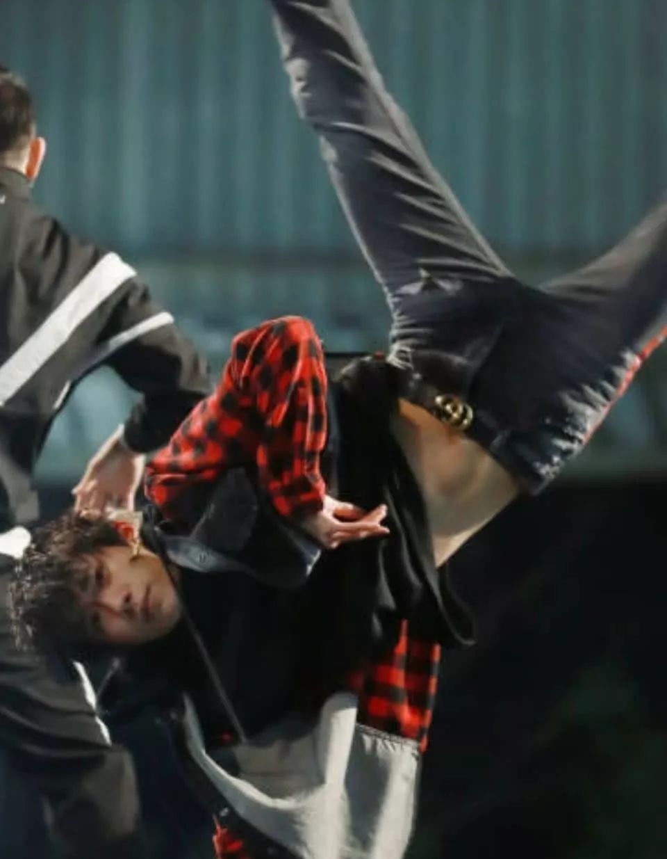 亲爱的热爱的韩商言腹肌,韩商言露出全部腹肌